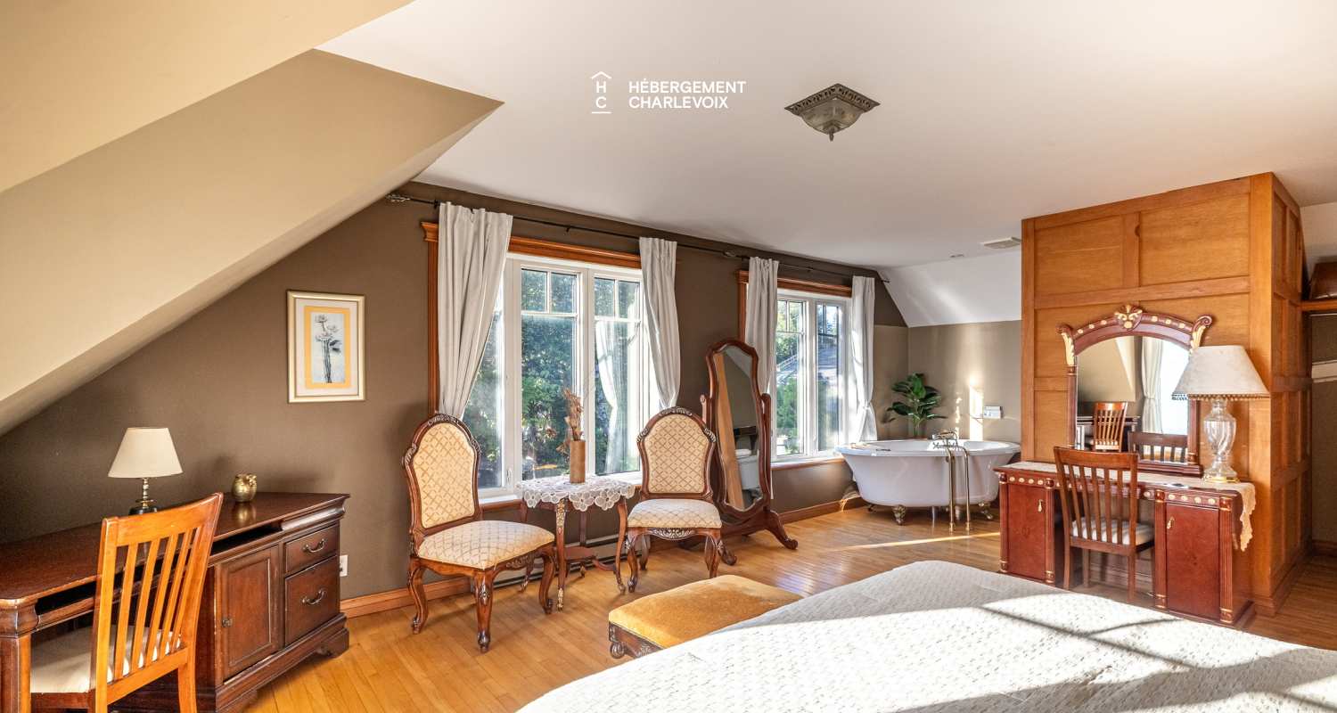 JAU-230 - Historic riverfront home with private hot tub